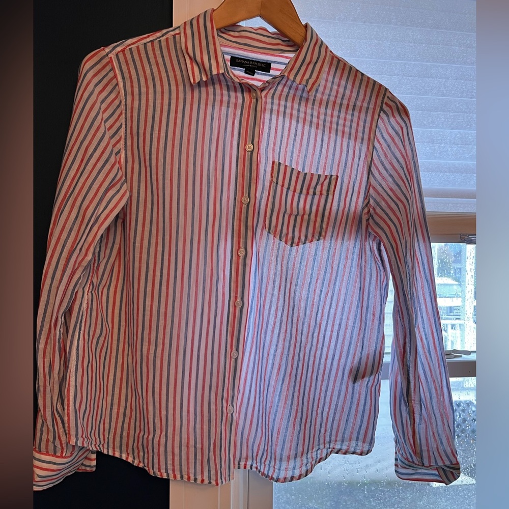 Banana Republic button down blouse. RWB vertical stripe. Quinn Boy Fit. Size XS